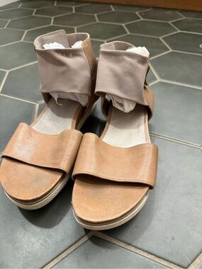 Eileen Fisher Tan Leather Open-Toe Ankle-Cuff Sandals
